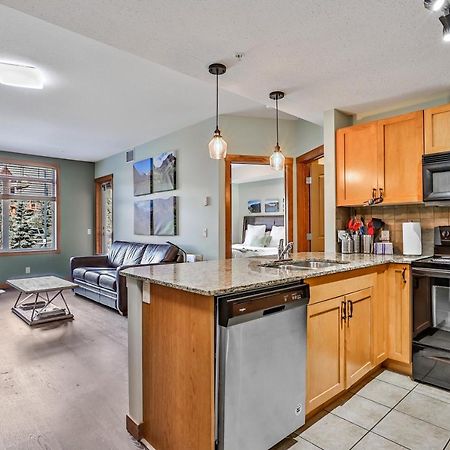 Inviting Rocky Mountain Hot Tub In Top Rated Condo Managed By Little Sister Getaways Canmore Exterior photo