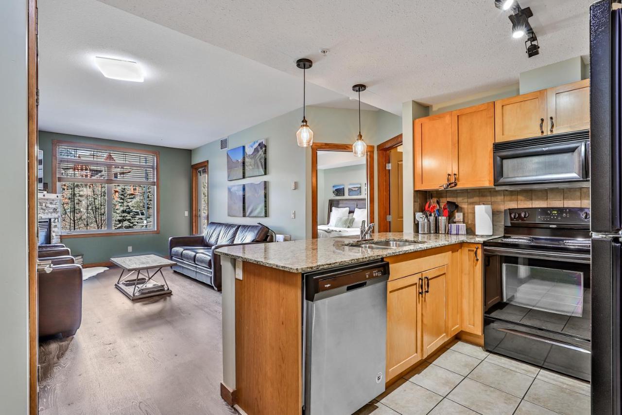 Inviting Rocky Mountain Hot Tub In Top Rated Condo Managed By Little Sister Getaways Canmore Exterior photo