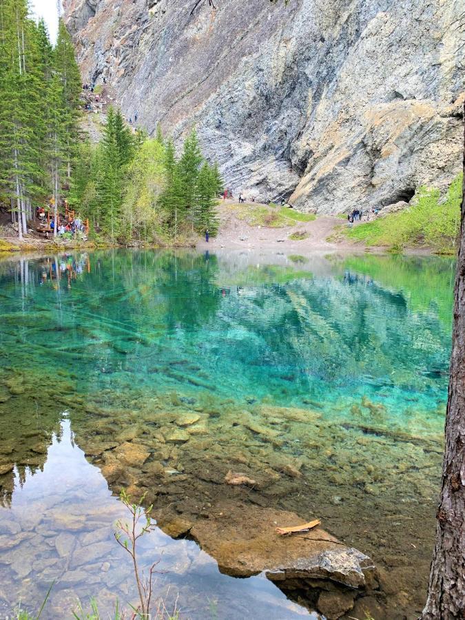 Inviting Rocky Mountain Hot Tub In Top Rated Condo Managed By Little Sister Getaways Canmore Exterior photo