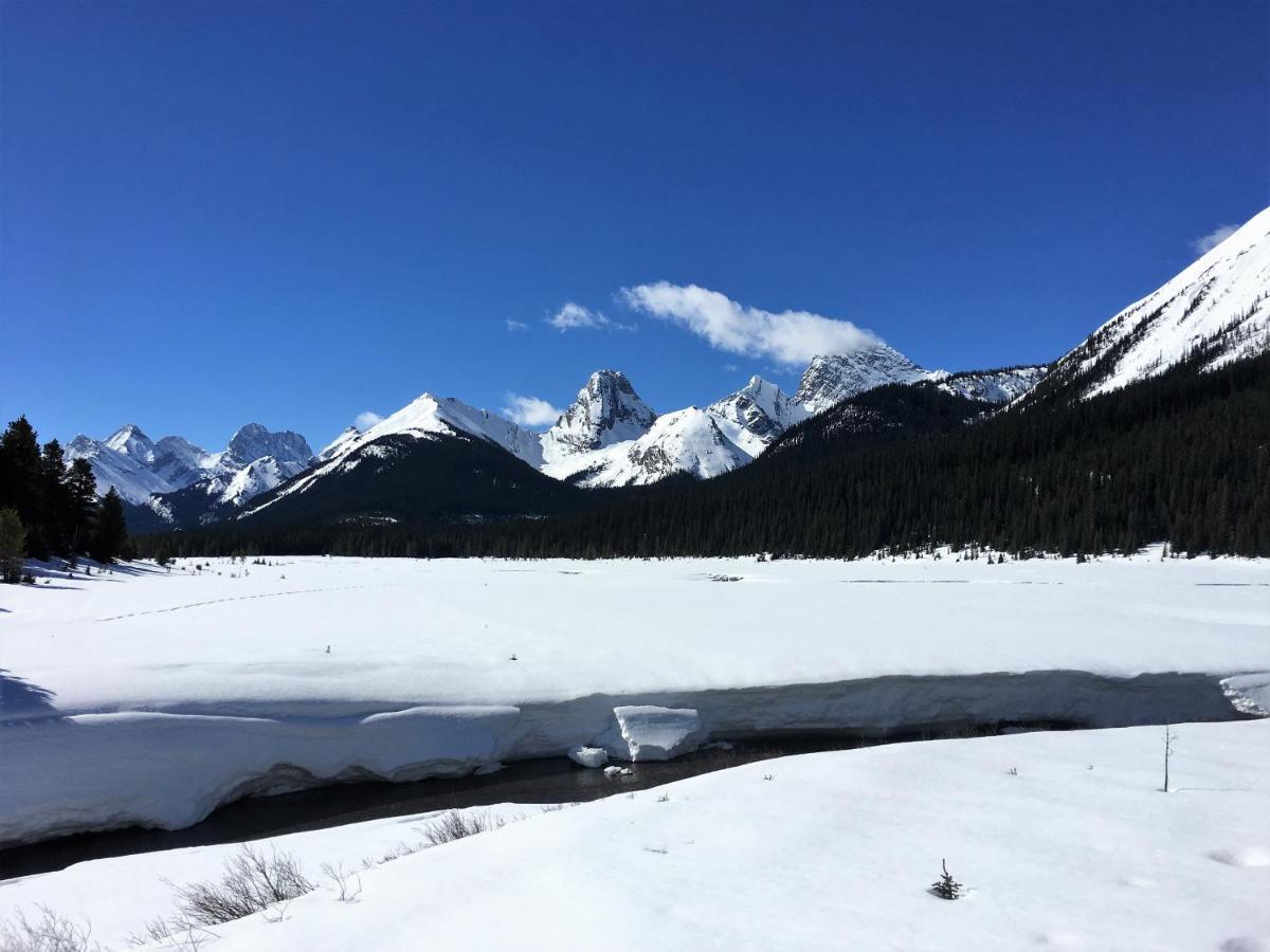Inviting Rocky Mountain Hot Tub In Top Rated Condo Managed By Little Sister Getaways Canmore Exterior photo