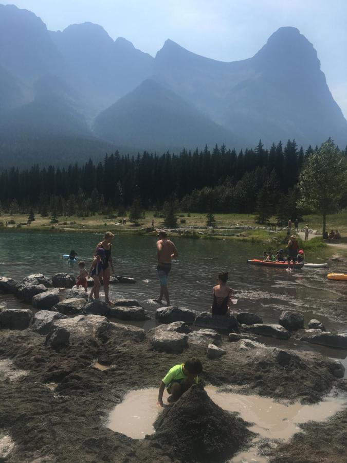 Inviting Rocky Mountain Hot Tub In Top Rated Condo Managed By Little Sister Getaways Canmore Exterior photo