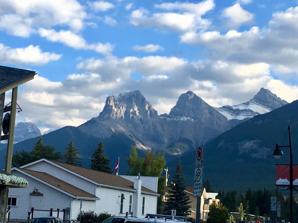 Inviting Rocky Mountain Hot Tub In Top Rated Condo Managed By Little Sister Getaways Canmore Exterior photo